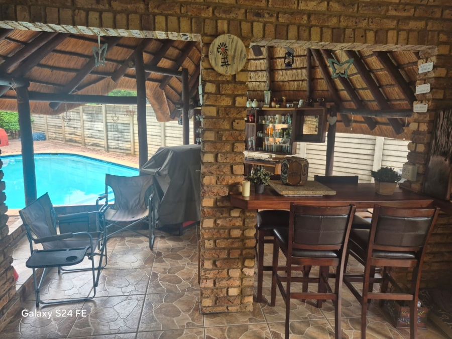 4 Bedroom Property for Sale in Geelhoutpark North West